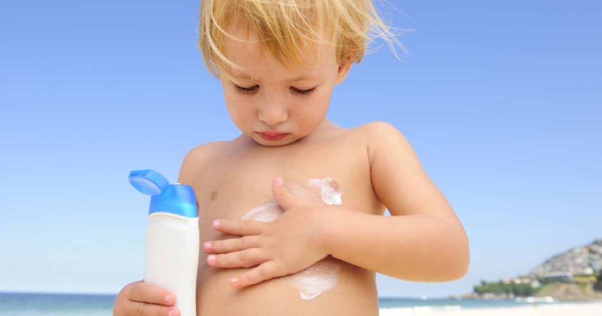Baby-and-sunscreen_noParalla
